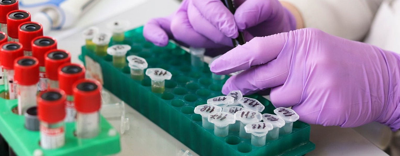 laboratory-3827745_1280-min.jpg